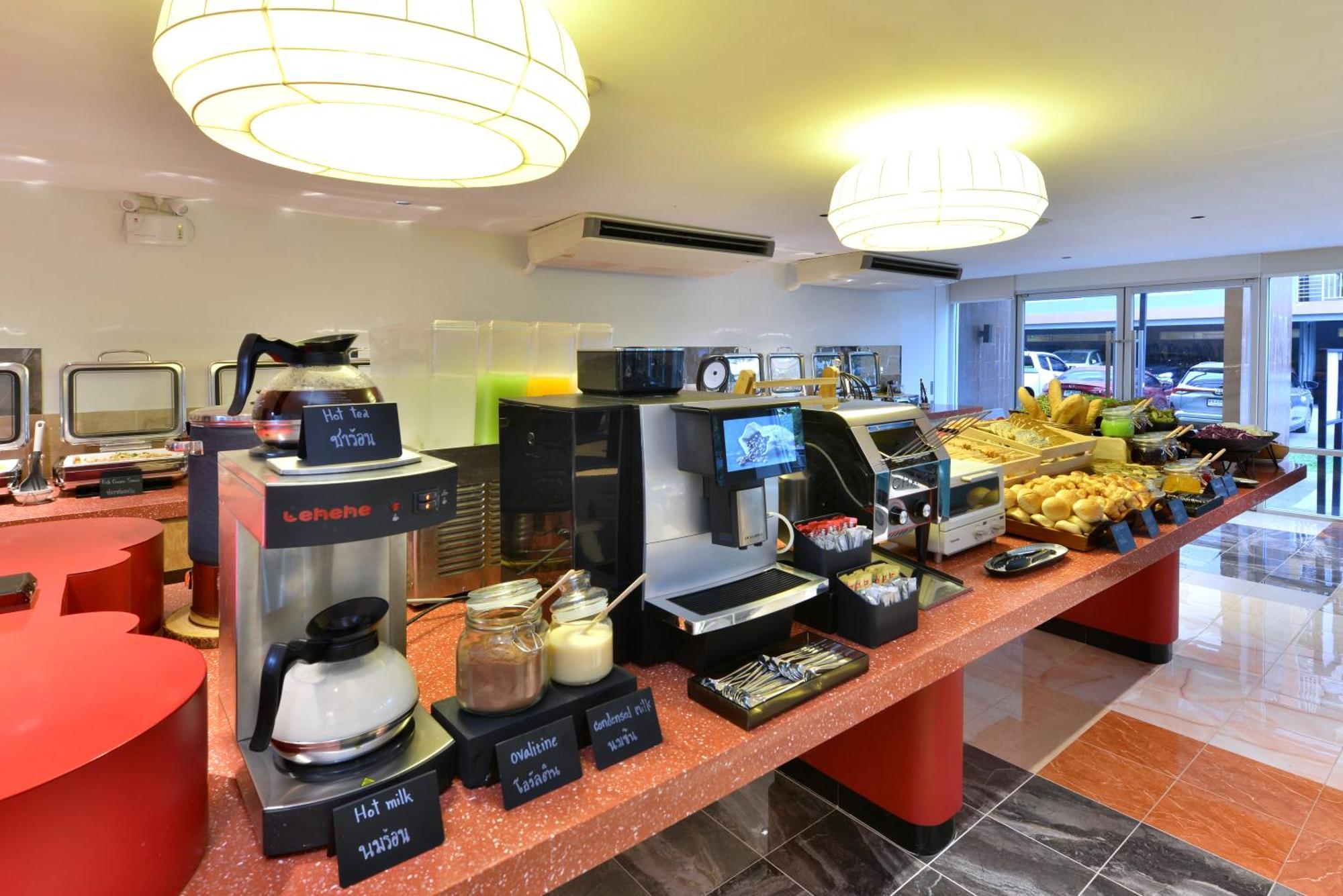 The Grass Serviced Suites Патая Екстериор снимка
