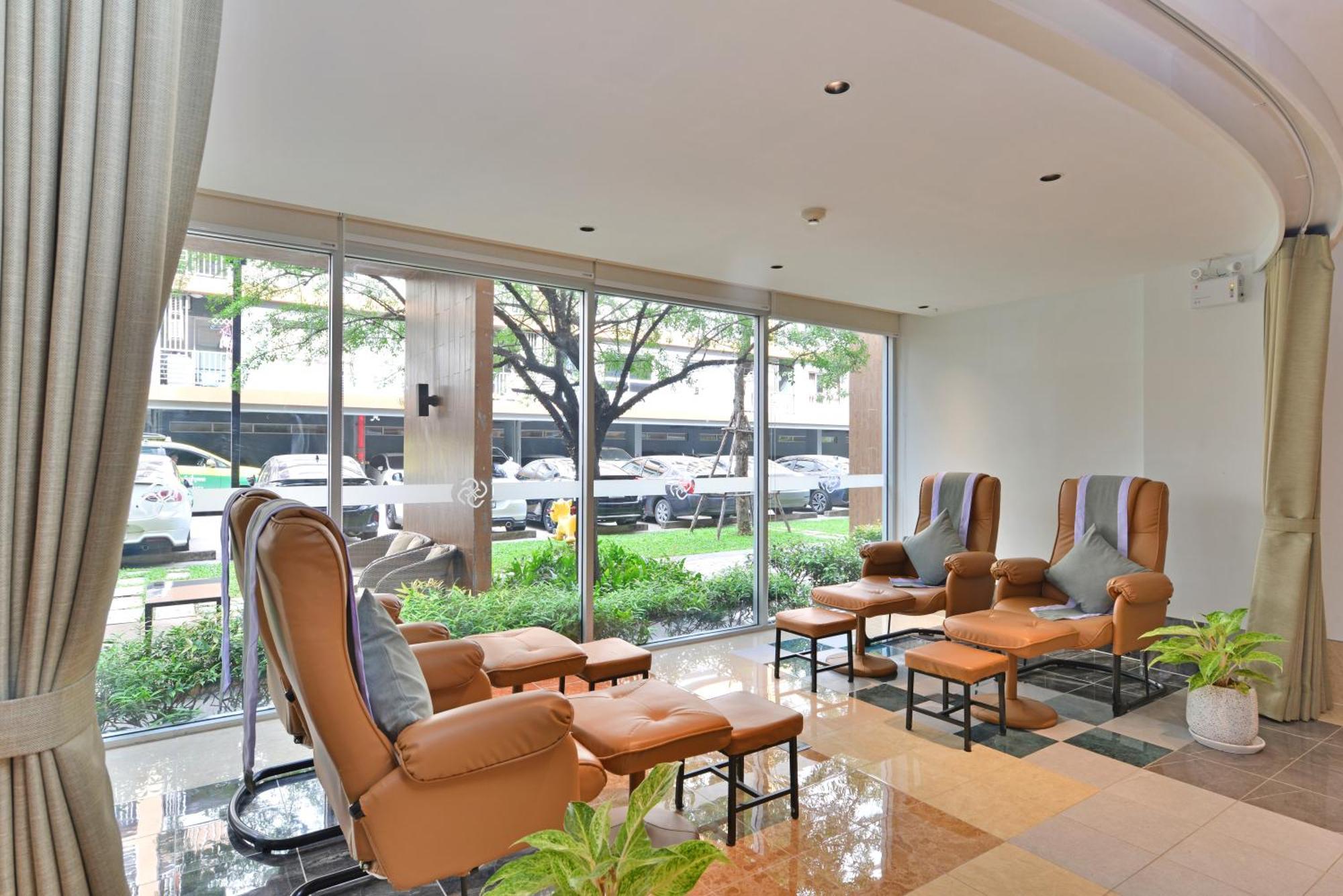 The Grass Serviced Suites Патая Екстериор снимка