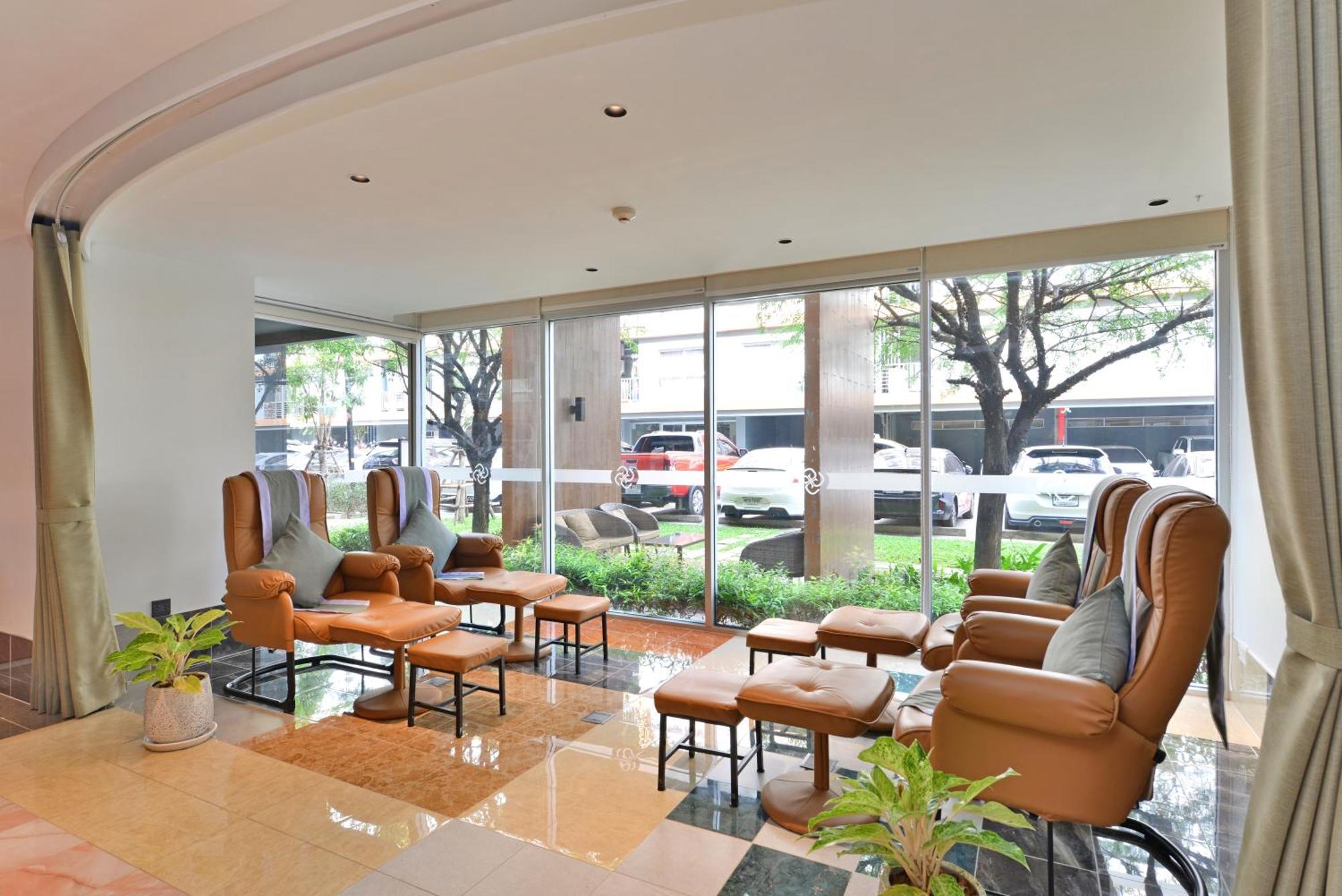 The Grass Serviced Suites Патая Екстериор снимка